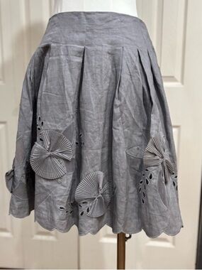 🩶2/$120🩶 ANTHROPOLOGIE Gray box-pleat, full/circle Skirt, Cutouts, appliqués